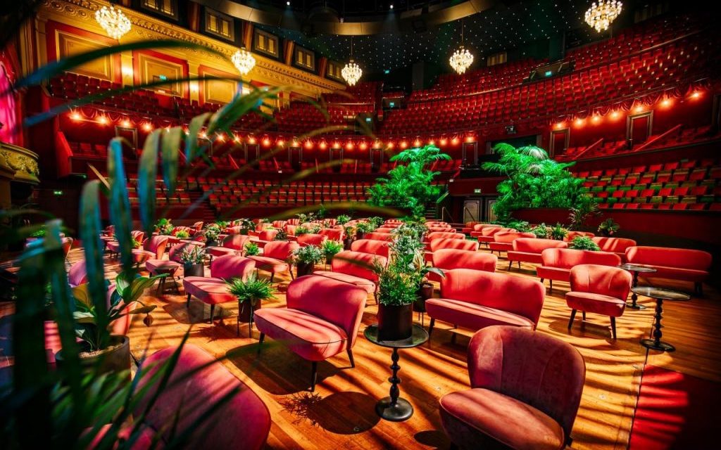 De Eekhoorn Dutch Furniture vervangt stoelen in Koninklijk Theater Carré